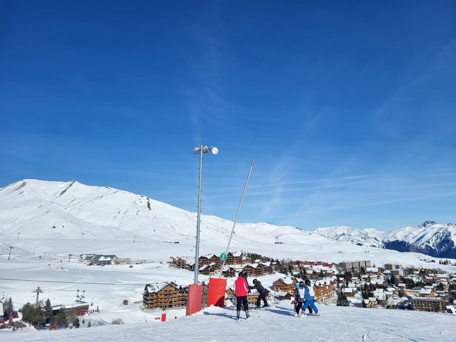 Pârtie de ski în Alpi – excursie de grup DC Cars