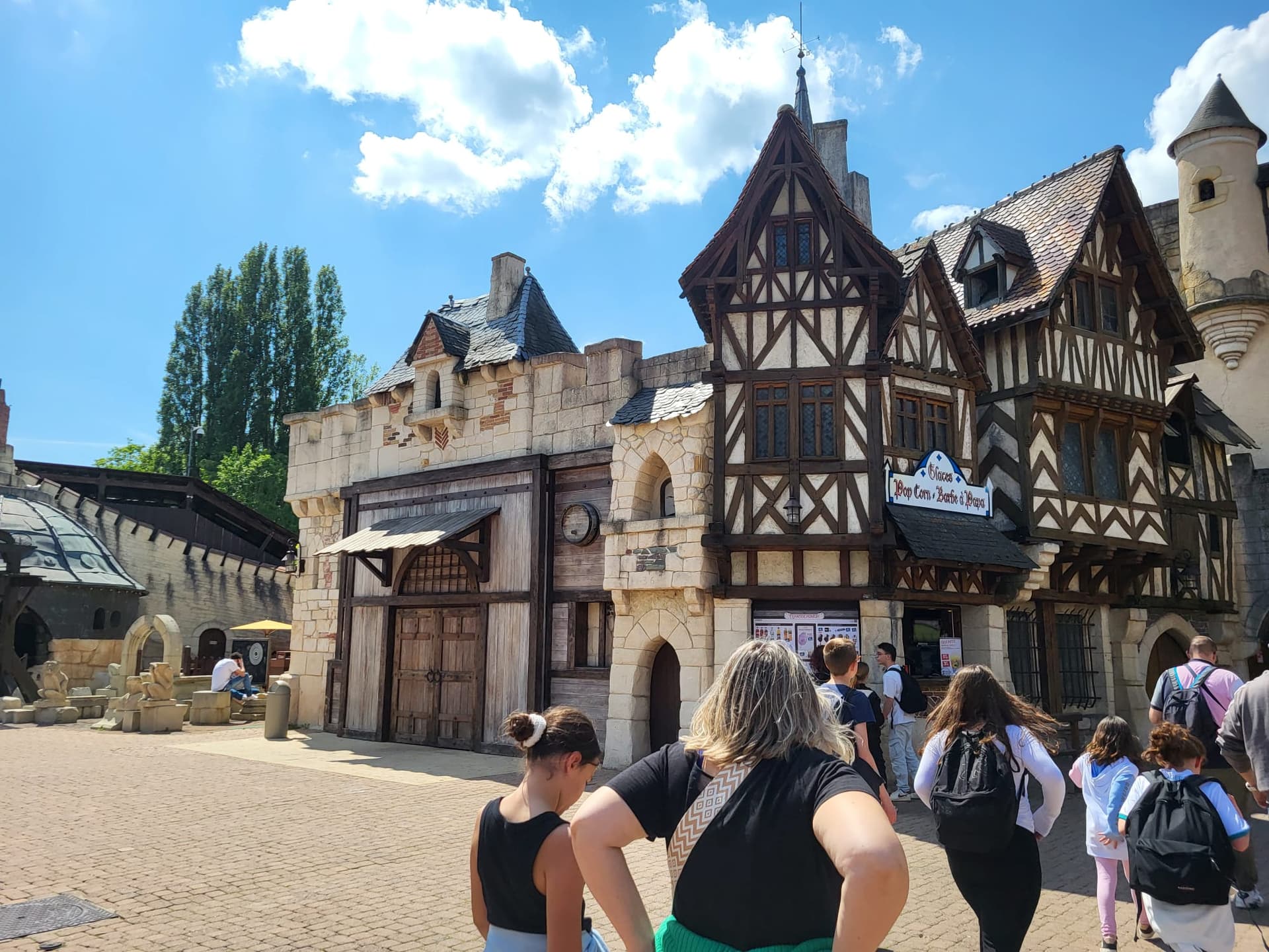Satul galic Parc Astérix – autocar pentru elevi DC Cars