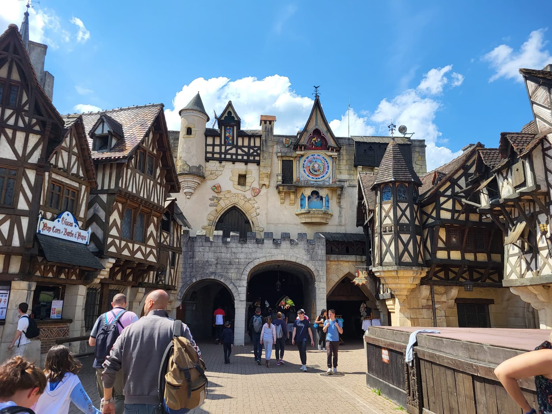Satul medieval Parc Astérix – ieșire școlară Parc Astérix cu autocarul