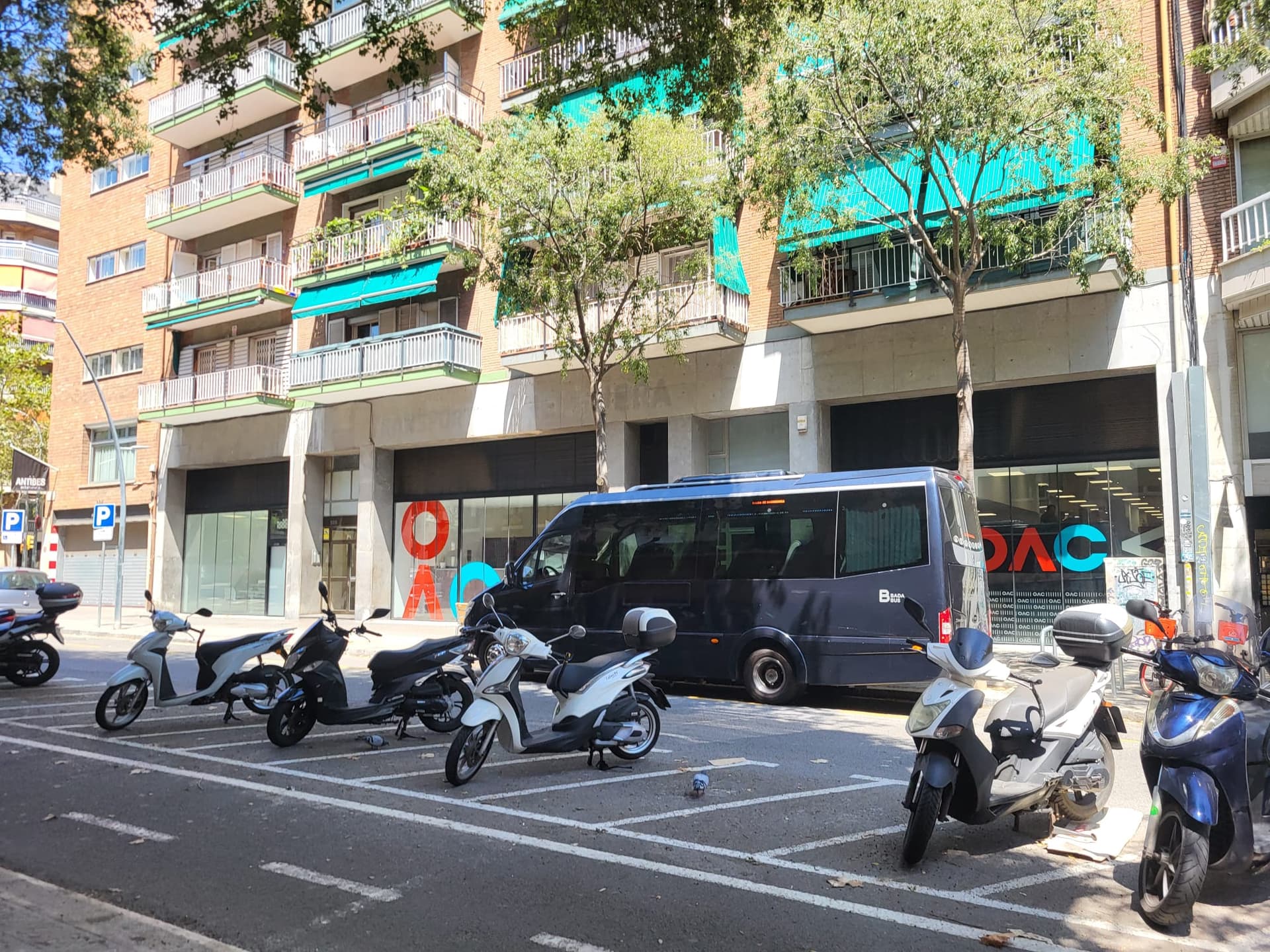 Minibus la Barcelona – transport grup Barcelona din Paris