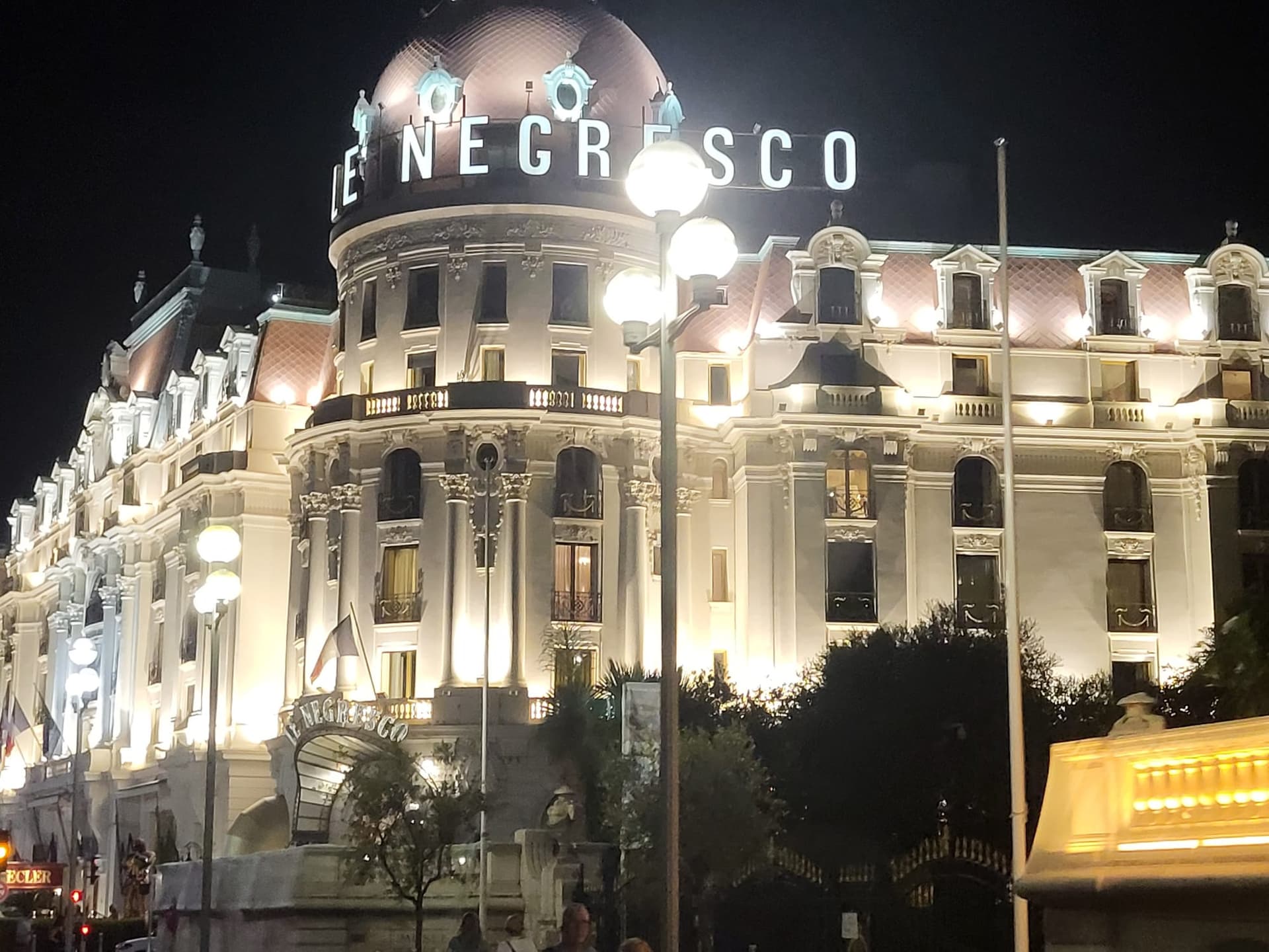 Negresco noaptea – vacanță Riviera Franceză cu autocarul
