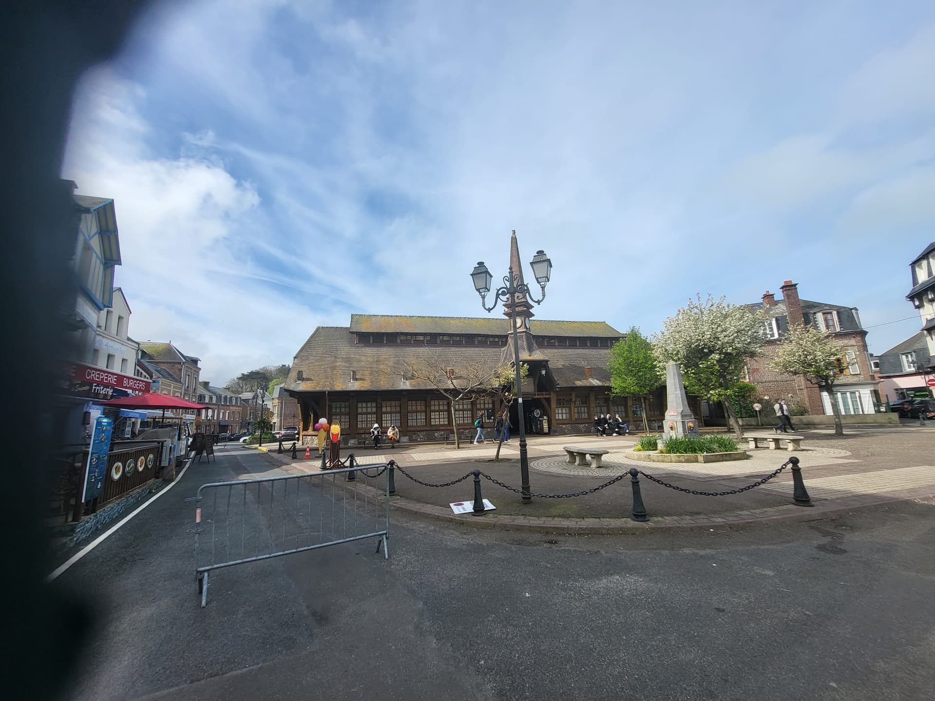 Autocar Paris Étretat — piața centrală