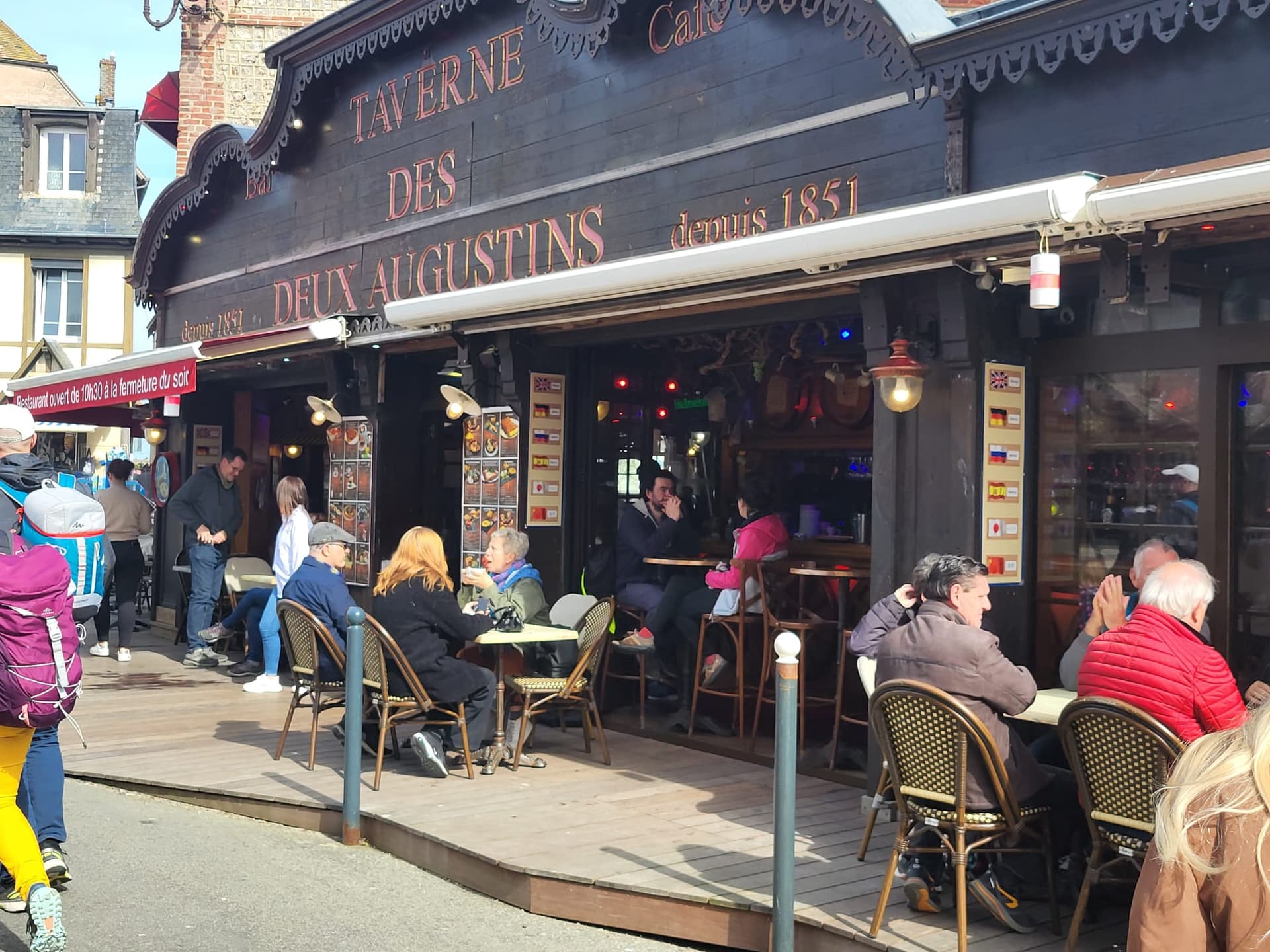 Autocar Paris Étretat — restaurant tradițional